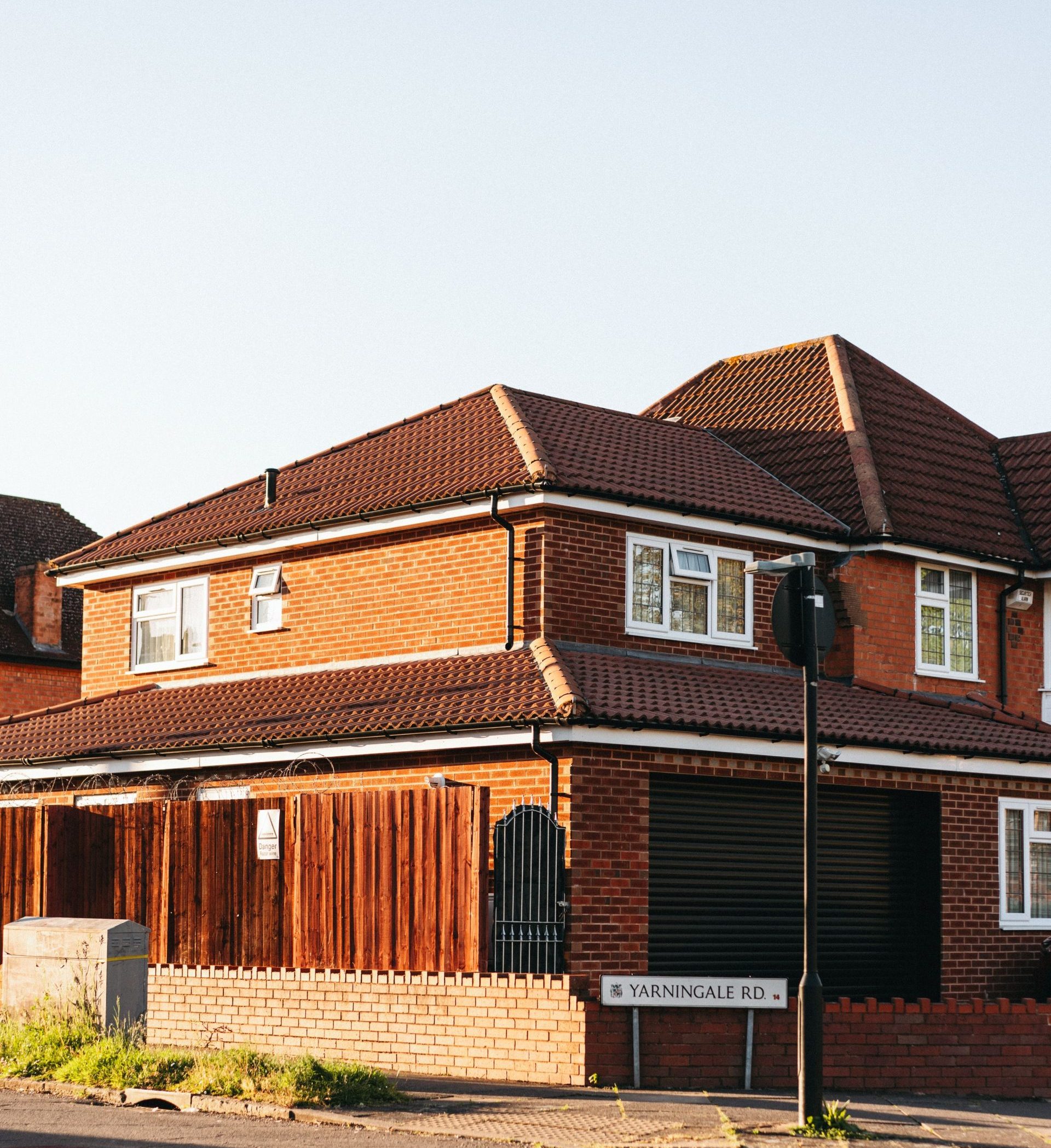 Sunlit brick house on Oxford's Yarningale Road, capturing classic British architecture.
